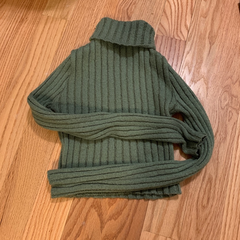 cute green cropped turtle neck